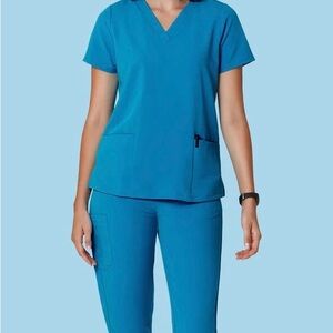 MANDALA SCRUBS ELECTRIC
BLUE BRAND NEW SET